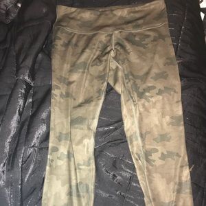 Lululemon Full length Camo wunder under size 10